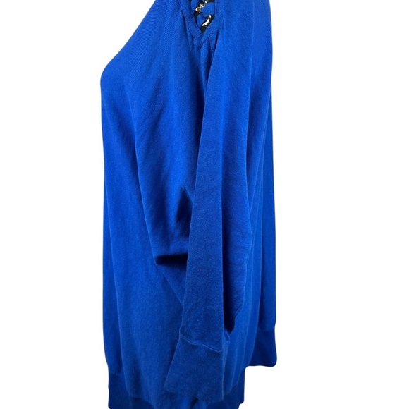 ⭐️ Host Pick ⭐️ Michael Kors Royal blue sweater with gold chain details size 1X - Picture 5 of 12